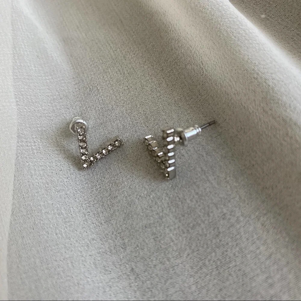 VTG Silver V Initial Geometric CZ Stud Earrings
